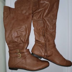 Brown boots size 8